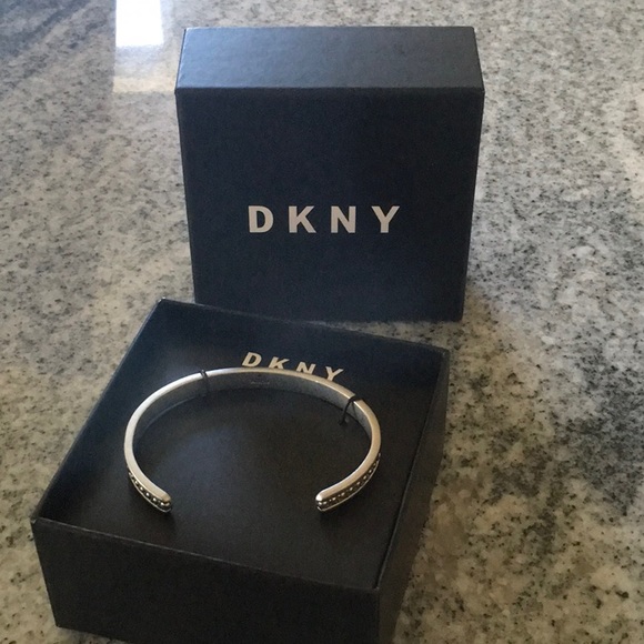 Mens DKNY Cuff Bracelet! New in box - Picture 2 of 4